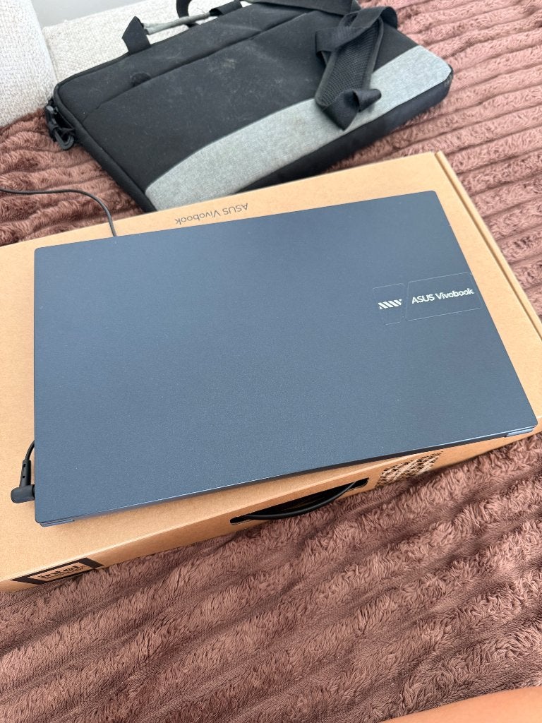 Asus vivobook, Enlèvement, Comme neuf