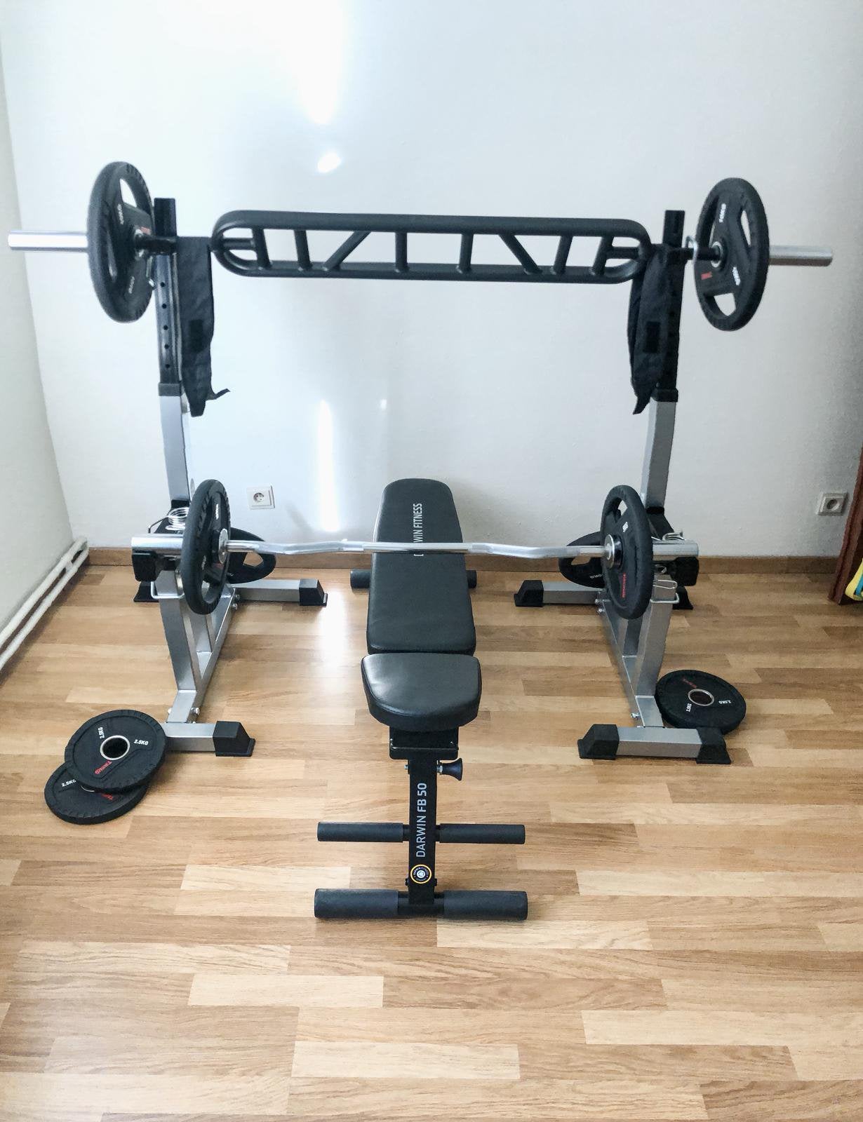 Lot complet banc, barre multigrip et disques, Enlèvement, Utilisé