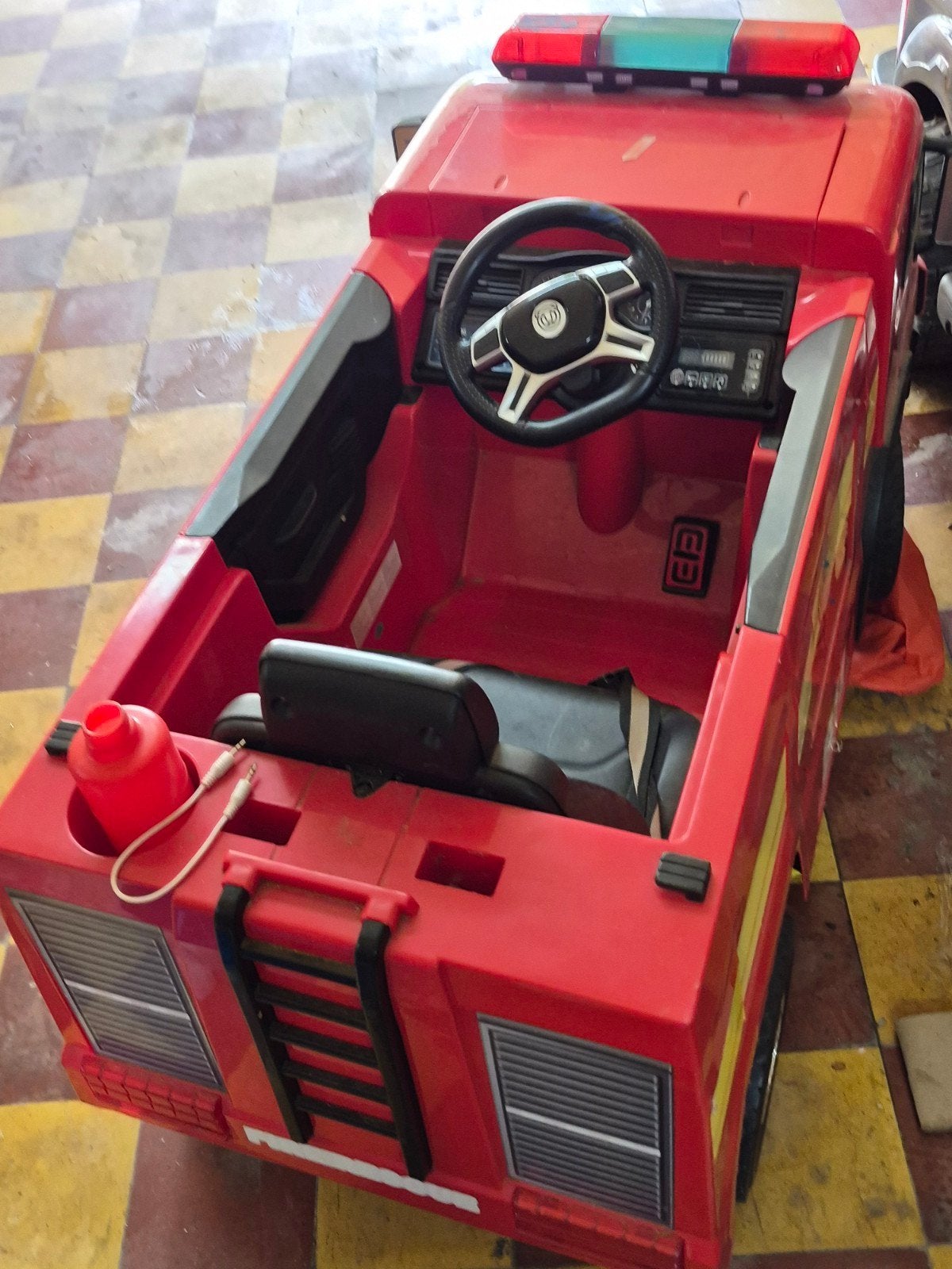 Camion pompier électrique enfant avec chargeur et télécomman, Enlèvement