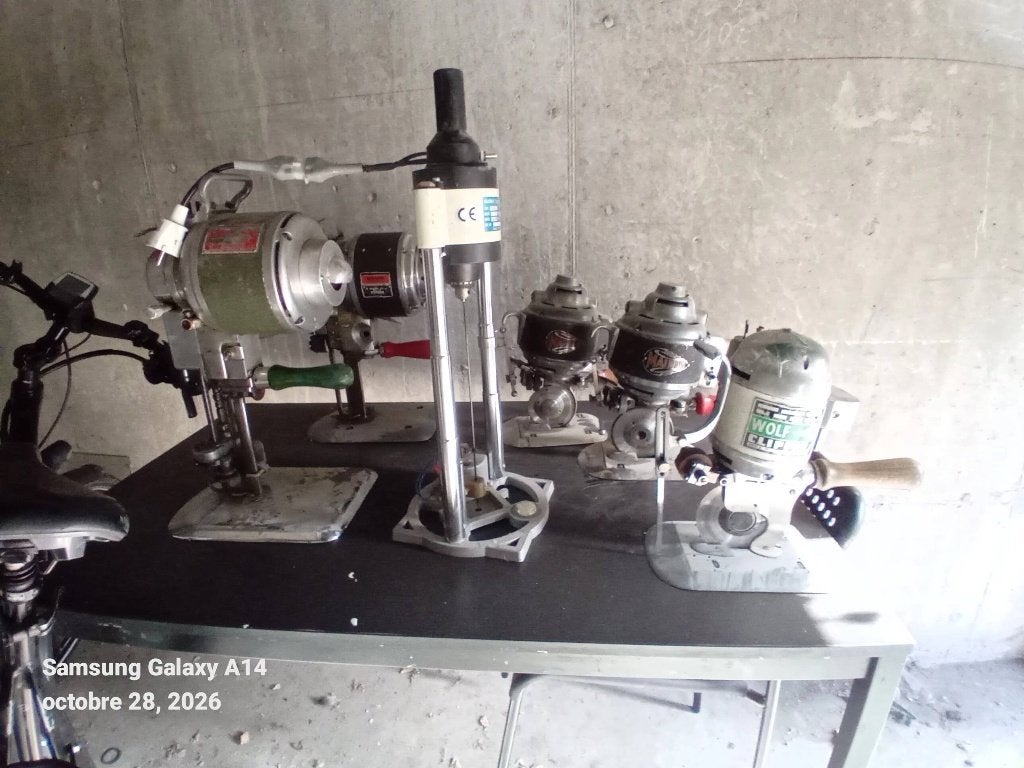 Lot Wolf Clippers industriële leren naaimachines+ pers, Ophalen of Verzenden