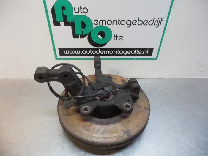 Fusee rechts-voor van een Renault Clio (Clio 3 06-), Gebruikt, -, Renault, -