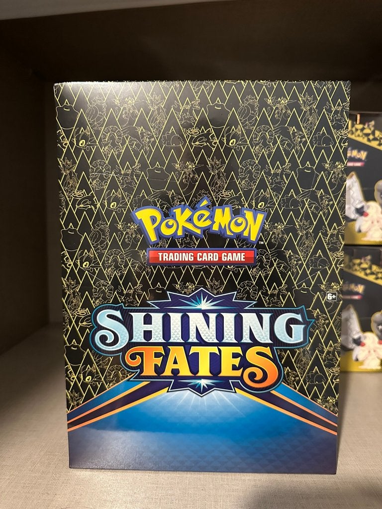 Shining Fates Pin Collection Box Sealed, Ophalen of Verzenden, Nieuw, Boosterbox