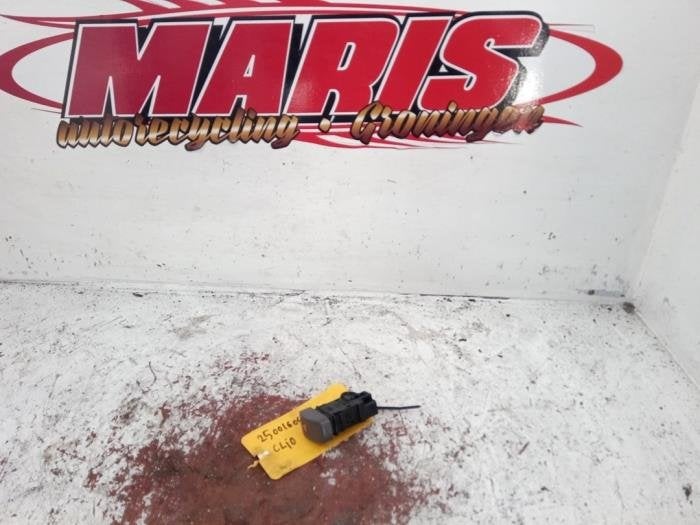 Commutateur éclairage d'urgence d'un Nissan Micra, -, -, 3 mois de garantie, Utilisé