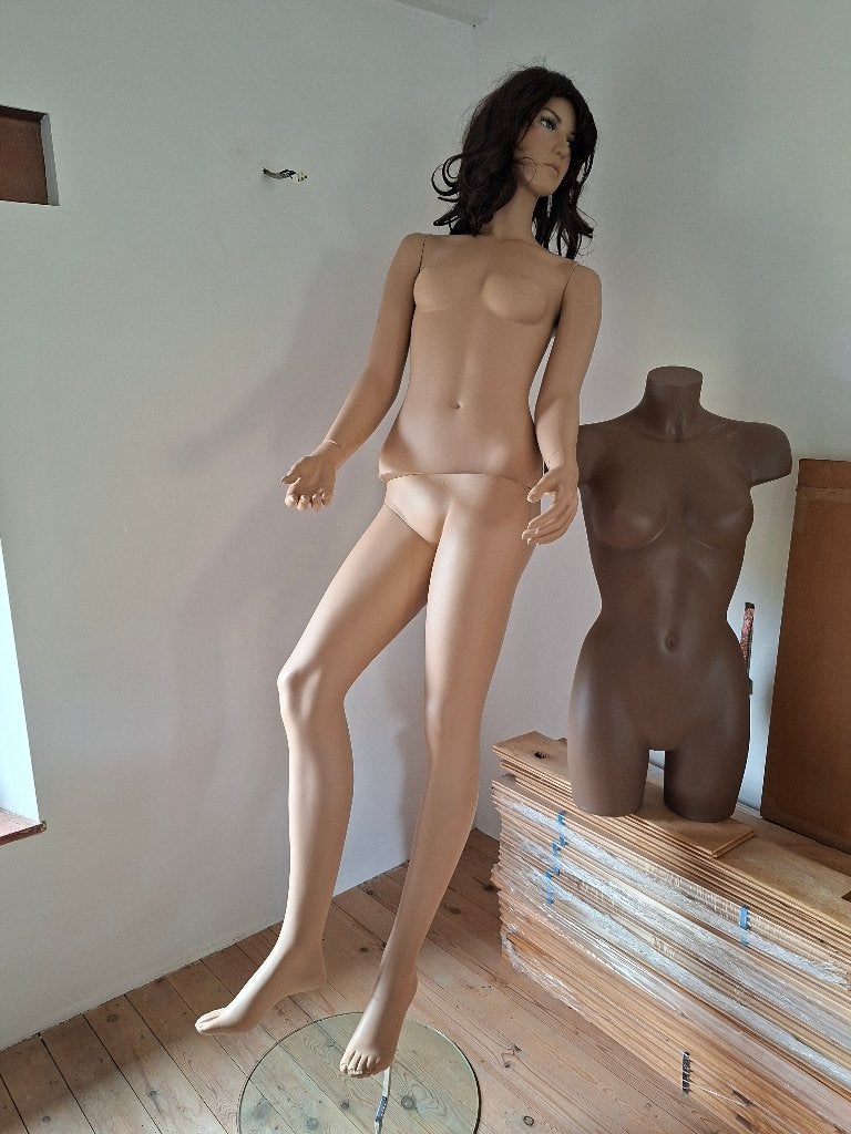 Mannequin femme beige + torse femme marron (en option), Hobby & Loisirs créatifs, Couture & Fournitures, Enlèvement, Utilisé, Mannequin