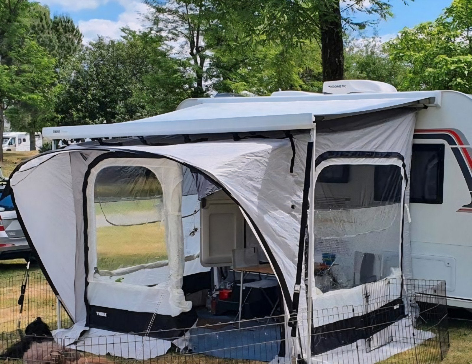 Thule QuickFit
tente auvent 2,60 m moyen noir/gris/blanc., Caravanes & Camping, Enlèvement, Thule