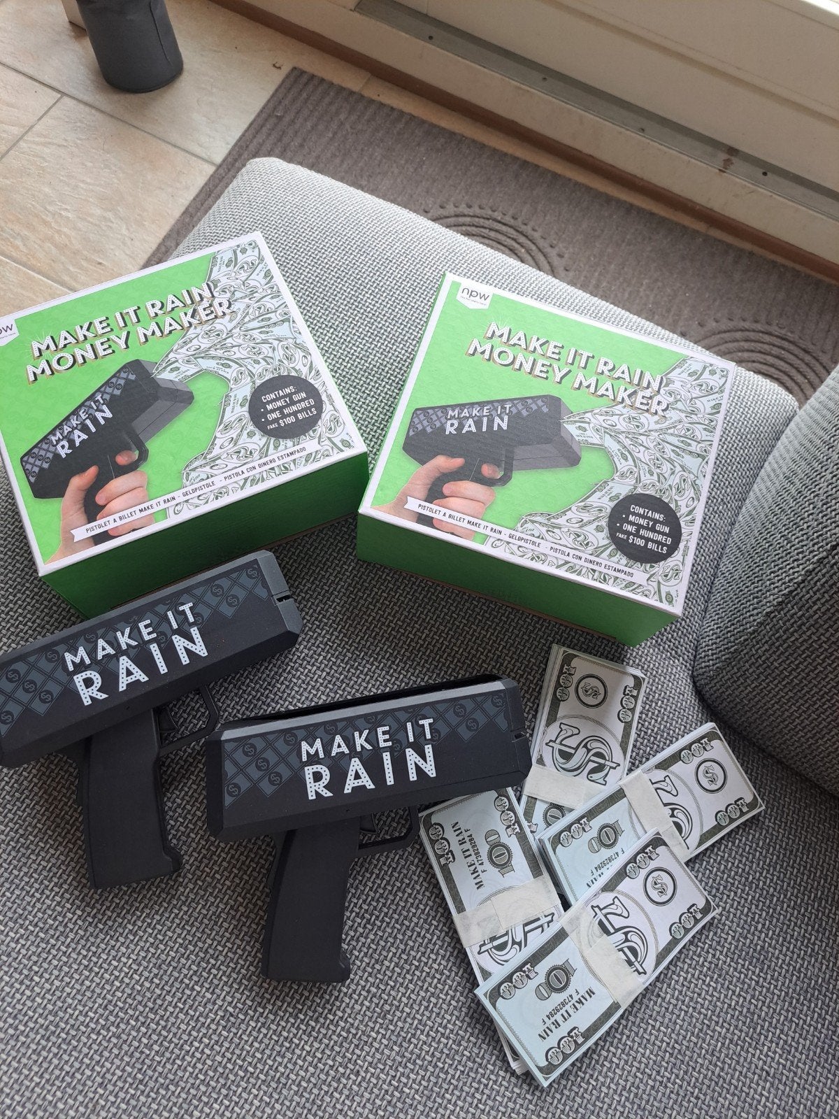 2 stuks Money Gun - Make it Rain -  200 biljetten, Hobby en Vrije tijd, Gezelschapsspellen | Overige, Verzenden
