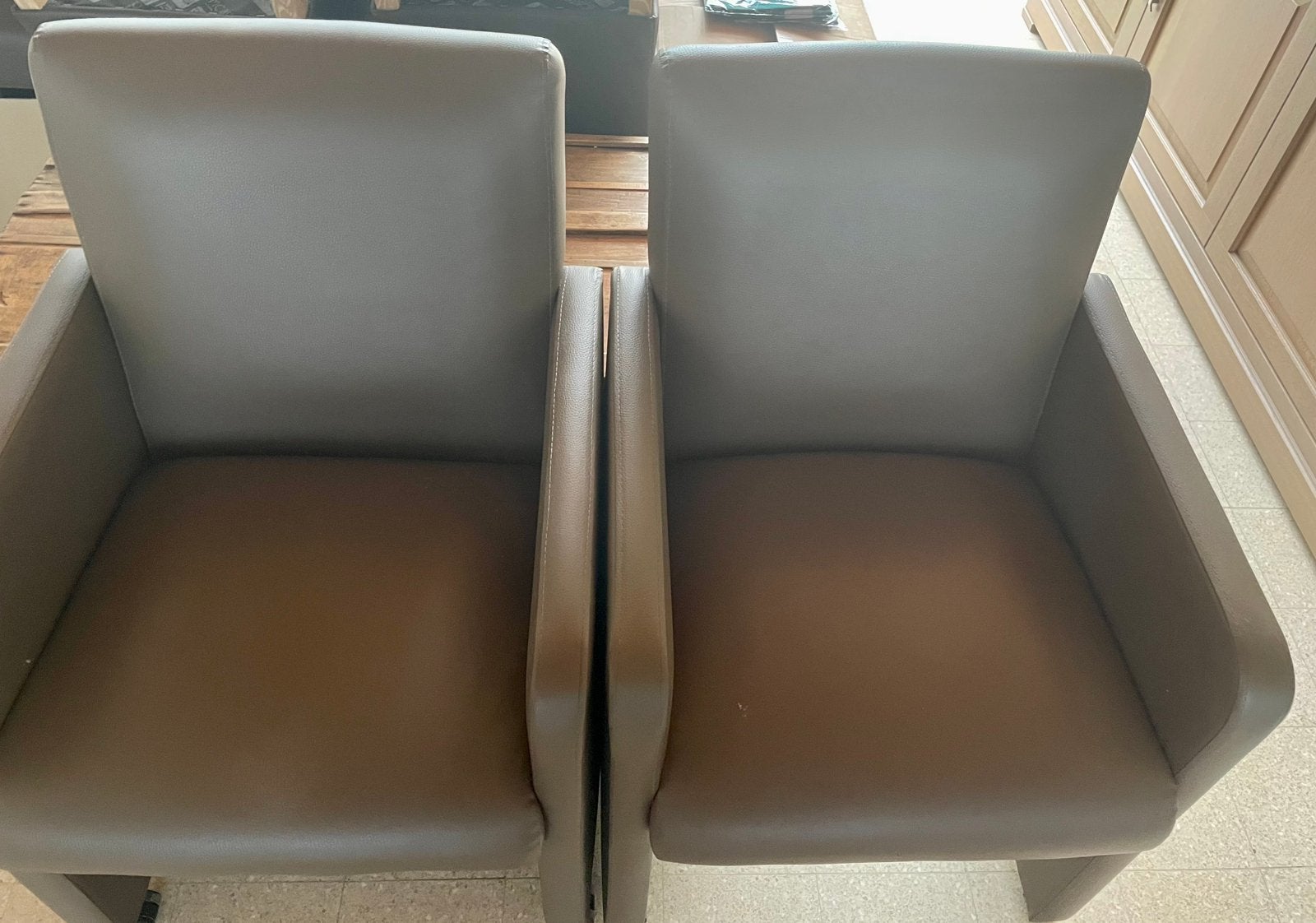 2 sièges en cuir sur roulettes, Taupe, Enlèvement