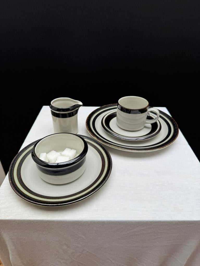 Service vintage de 12 pièces en provenance d'Arabie (Italie), Enlèvement, Comme neuf, Assiettes(s)