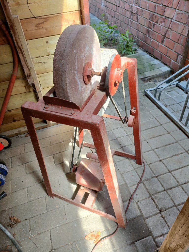 Elektrisch aangedreven slijpsteen, Bricolage & Construction, Outillage | Meuleuses, Enlèvement, Utilisé, Moins de 700 watts, Autres types
