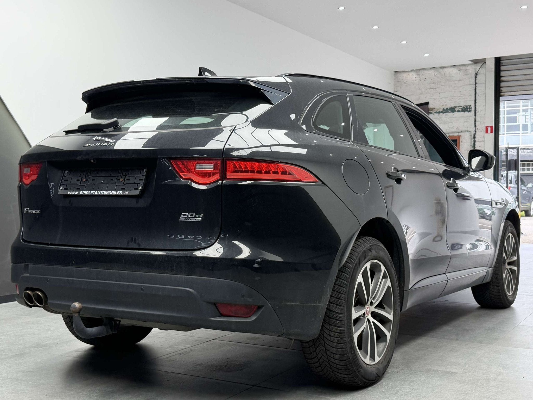 Jaguar F-Pace 2.0D AWD R-Sport *EXPORT/MARCHAND* PROBLÈME M, Auto's, Jaguar, Euro 6, 4 cilinders, Zwart, Leder