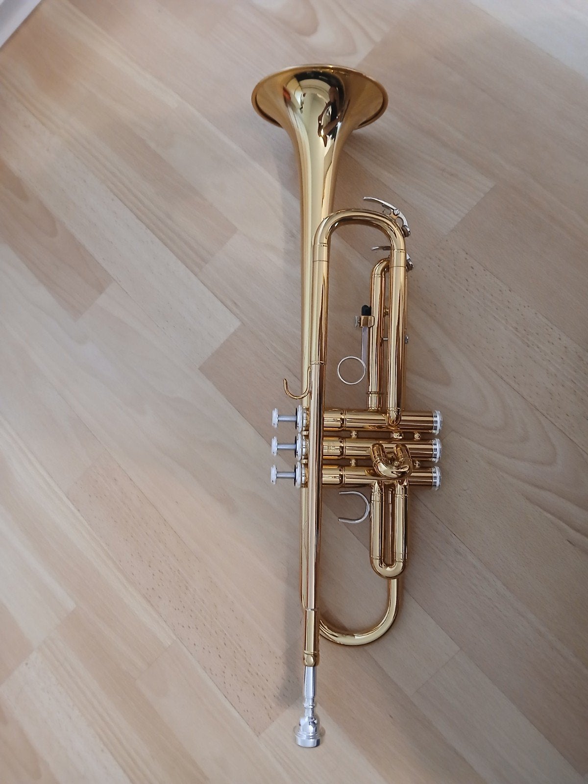 Trompette Yamaha TR2330, Ophalen of Verzenden, Zo goed als nieuw, Trompet in si bemol, Met koffer