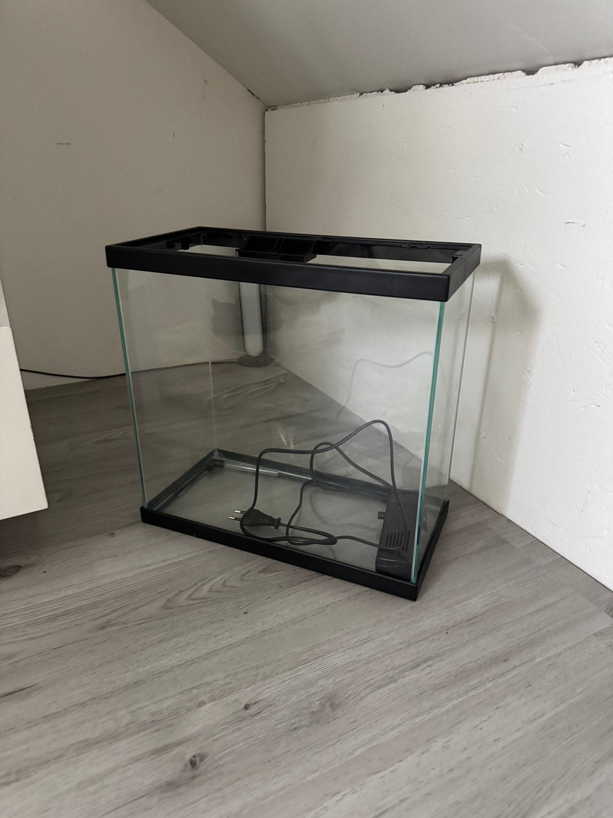 Aquarium 15 liter met filter, Ophalen, Zo goed als nieuw, Filter