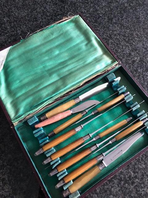 Antieke messen, Ophalen