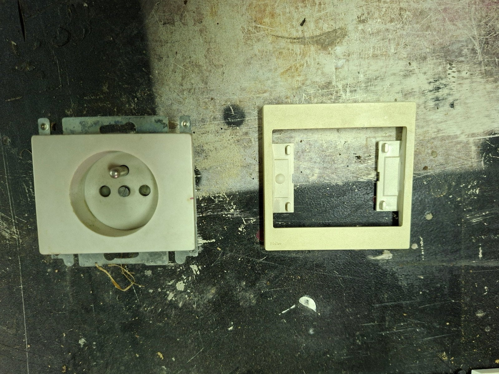 stopcontacten niko, Doe-het-zelf en Bouw, Ophalen
