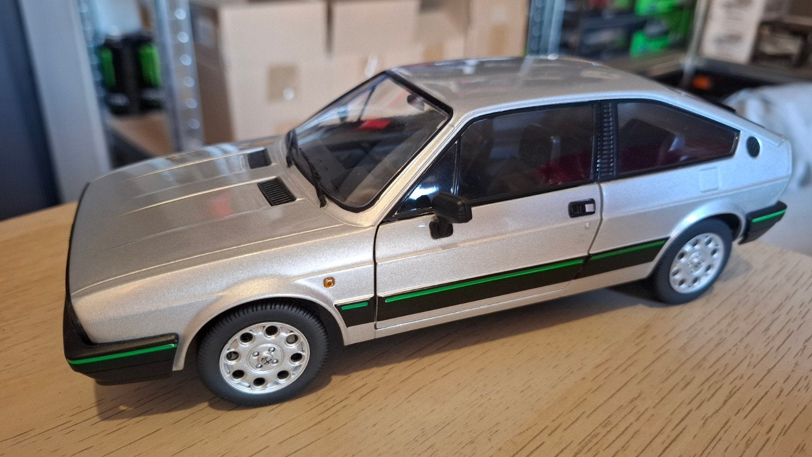 voiture miniature 1 18, Hobby & Loisirs créatifs, Enlèvement ou Envoi, Comme neuf, Voiture, Autres marques