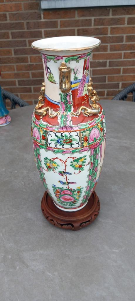 Chinese vaas in rode kleur, Antiek en Kunst, Ophalen
