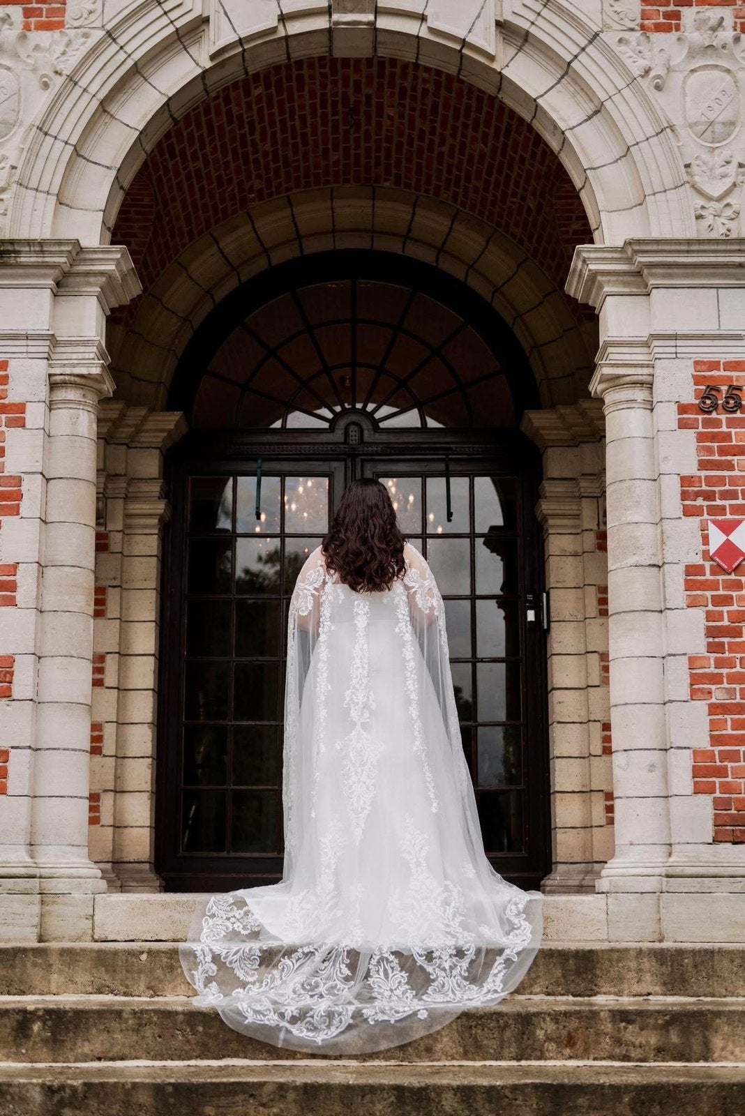 Witte A-lijn trouwjurk met cape, Ophalen, Trouwjurk