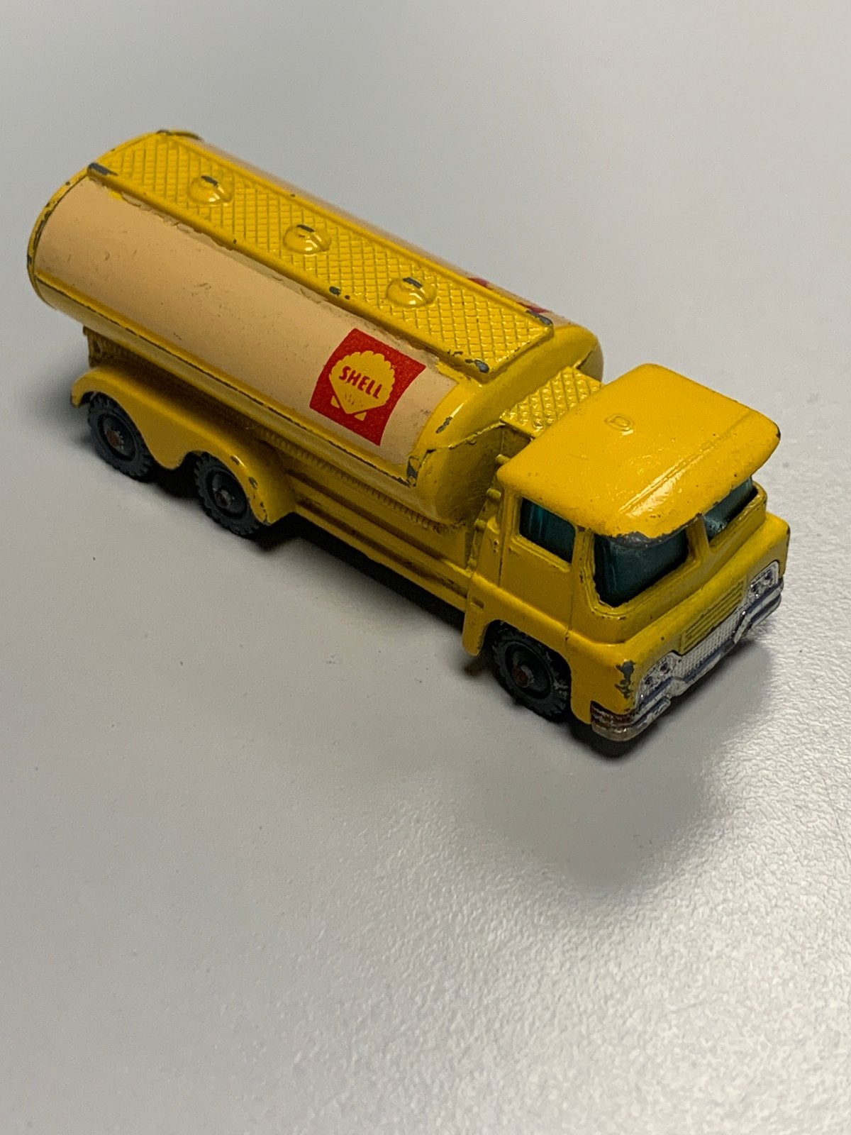 Husky #14 Camion Shell Oil Gas Fuel Tanker Vintage, Hobby & Loisirs créatifs, Voitures miniatures | Échelles Autre, Enlèvement ou Envoi