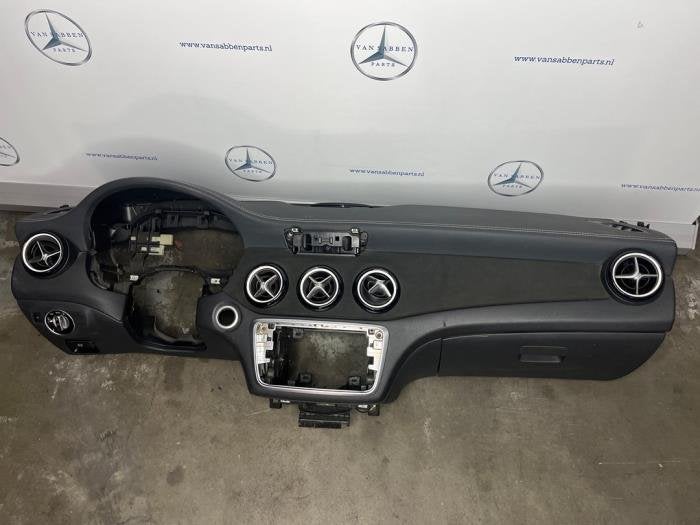 Tableau de bord d'un Mercedes GLA, -, 3 mois de garantie, Utilisé, -