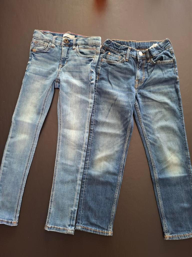 2 jeans pour enfants de 9 ans. 134cm., Enfants & Bébés, Vêtements enfant | Taille 134, Enlèvement, Comme neuf, Garçon ou Fille