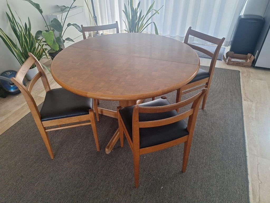 Design tafel en stoelen, Enlèvement