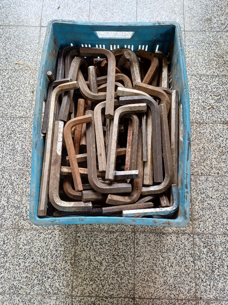Gros lot de cle allen, Enlèvement