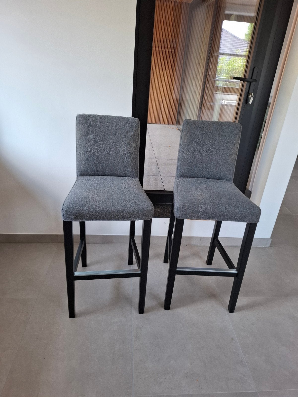 barstoelen, 2 krukken, Ophalen