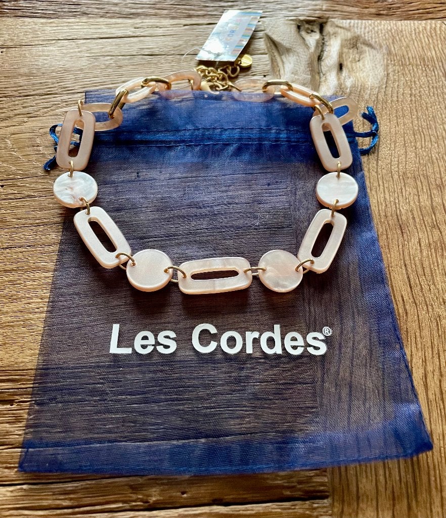 Modieuze lichtroze ketting les cordes, Handtassen en Accessoires, Kettingen, Ophalen of Verzenden, Nieuw, Roze