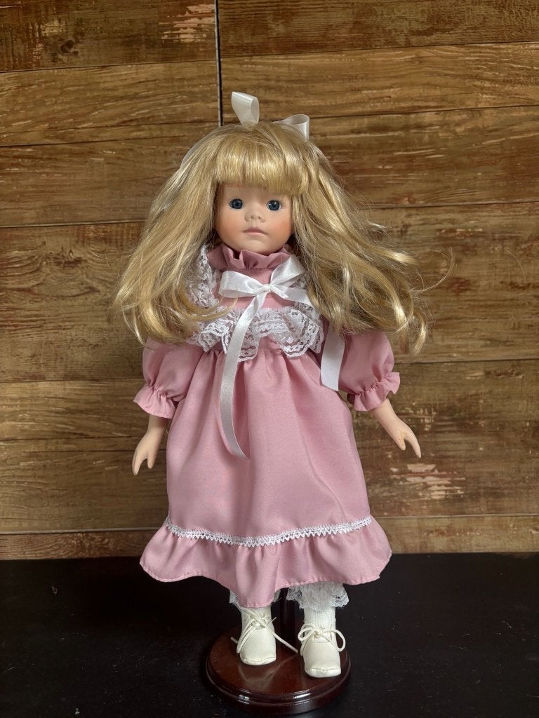 Porseleinen verzamelpop "Gabrielle" in roze jurk, Ophalen, Nieuw, Pop