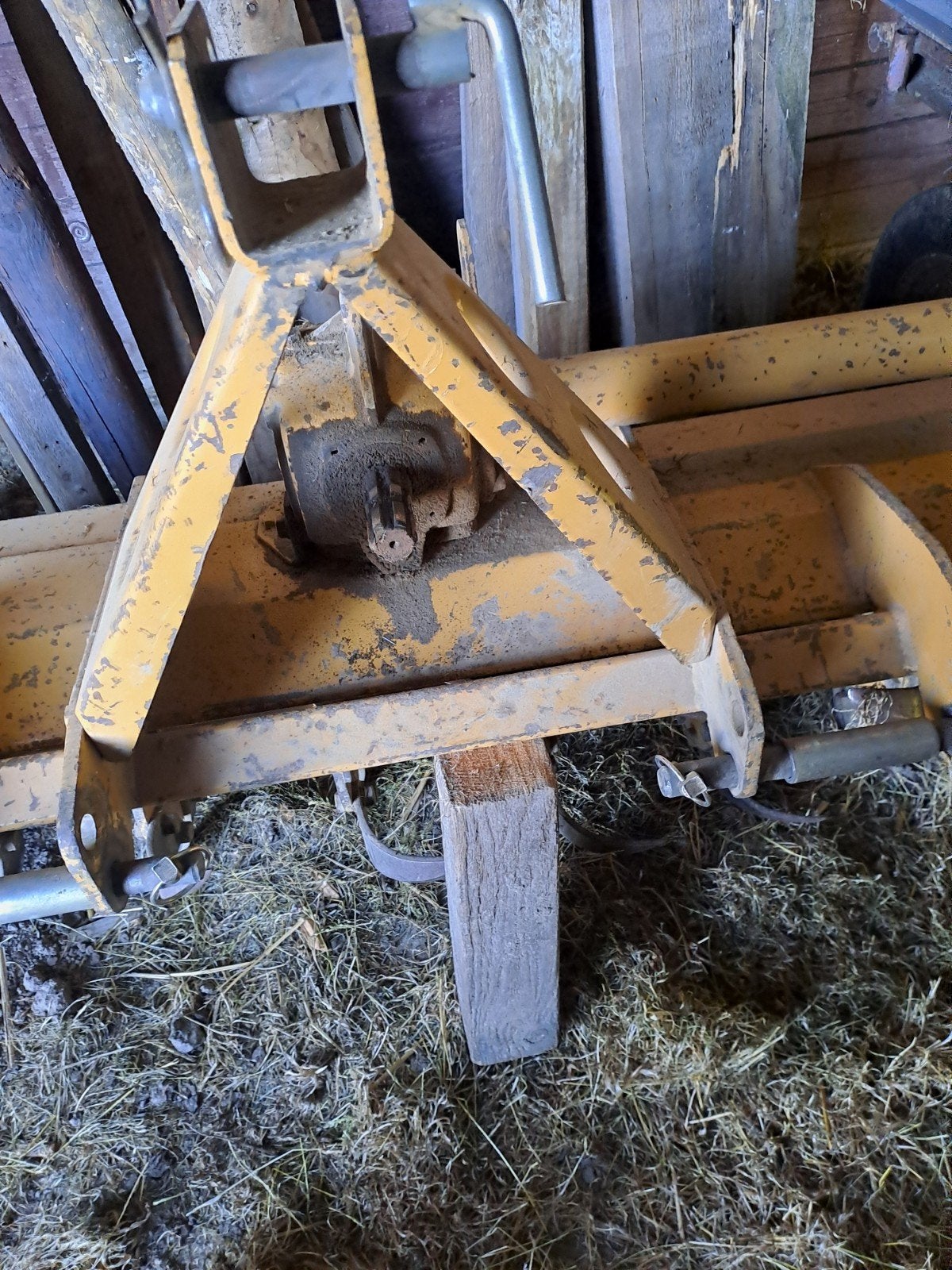 frees achter tractor, Ophalen