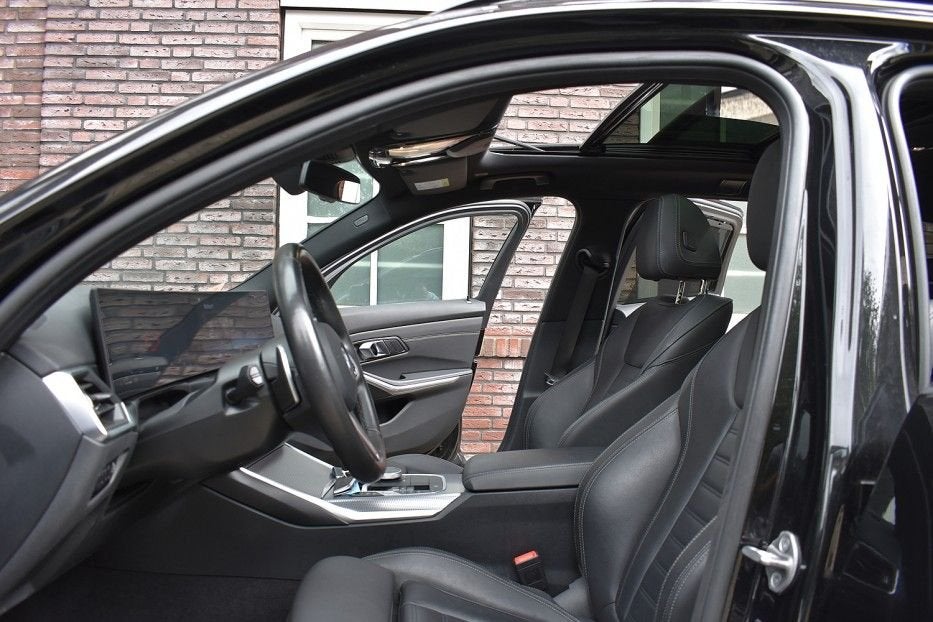 BMW 320 320e |Panoramadak|Trekhaak| Wij zijn op afspraak geo, Zwart, 34 g/km, Zwart, Bedrijf