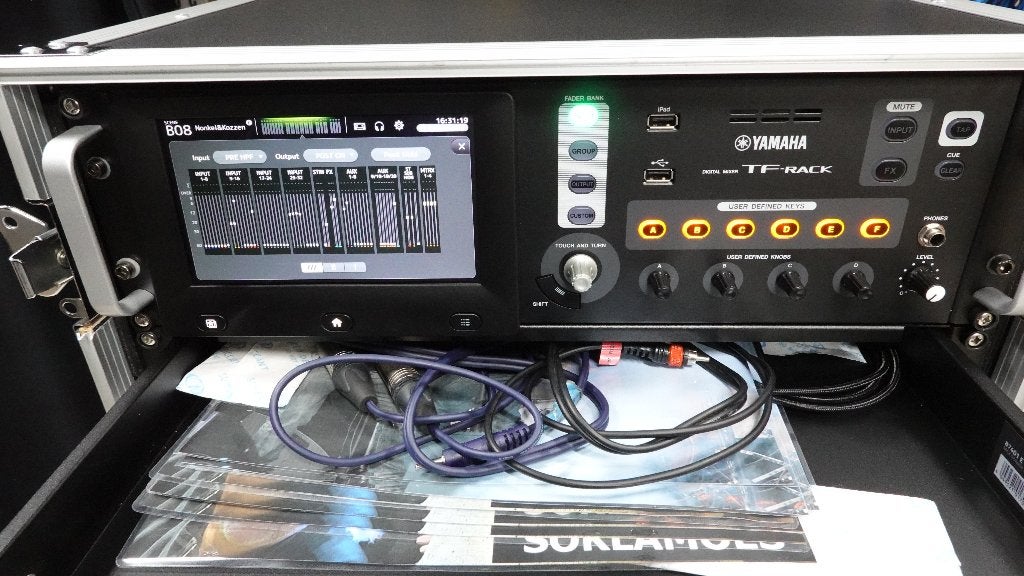 Yamaha TF RACK 40 channel digital muziek band mixer, Enlèvement, Neuf, 20 canaux ou plus, Entrée micro