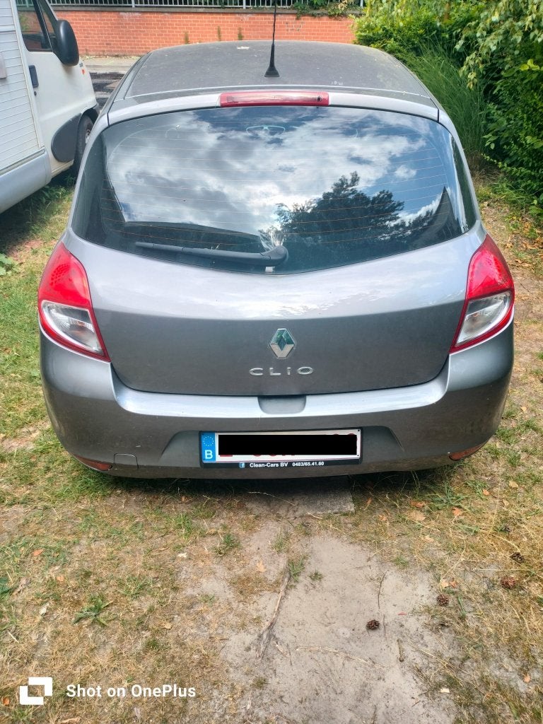 Renault clio 3 phase 2 de 2011 accidentée, Autos, Achat, Boîte manuelle, 2 portes, Particulier