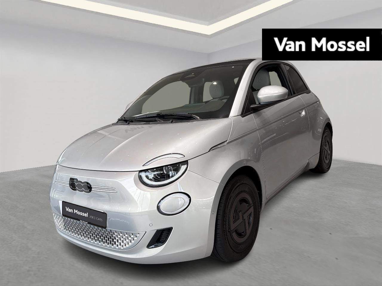 Fiat 500e 500e 42 kWh Giorgio Armani // NRM-DEMO, Auto's, Fiat, 4 zetels, Stof, Automatische klimaatregeling, Beige