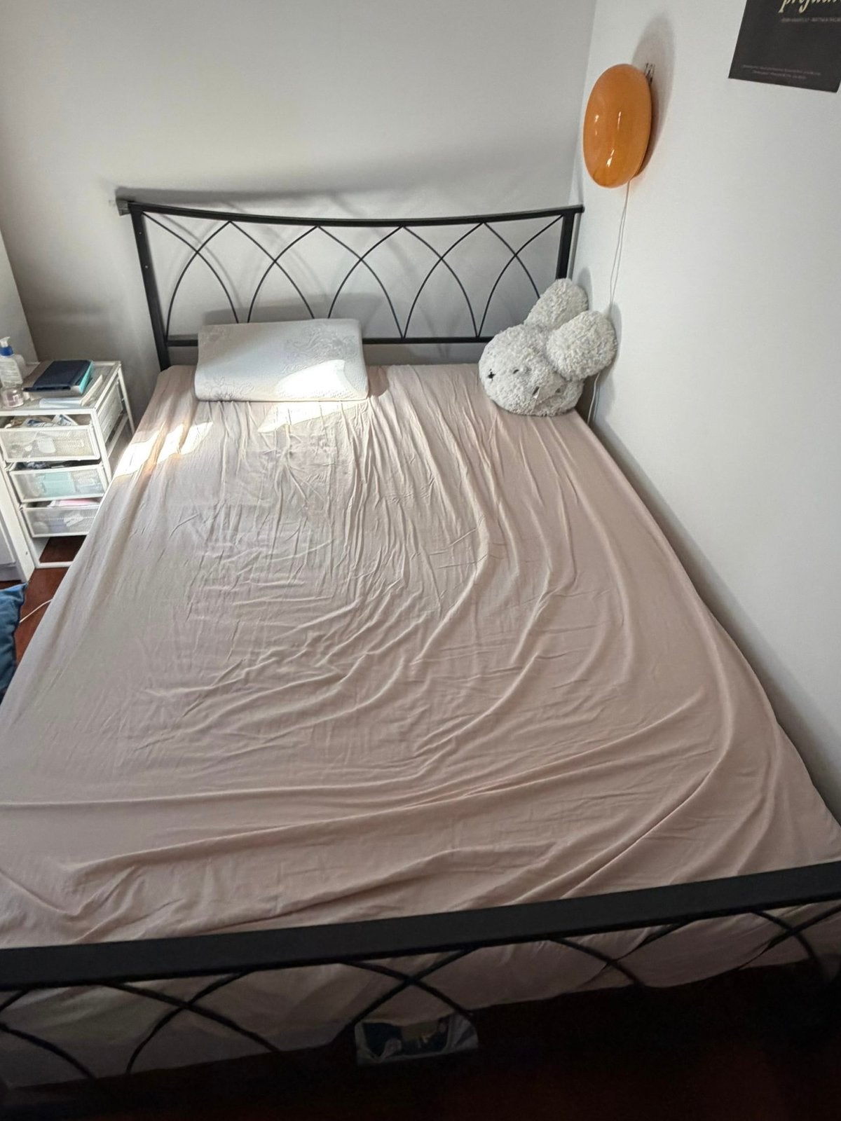 Cadre de lit double + Matelas double, Enlèvement, Utilisé