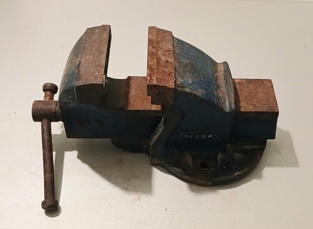 Antieke gietijzeren platenklem — stevig, Doe-het-zelf en Bouw, Ophalen, Bankschroef
