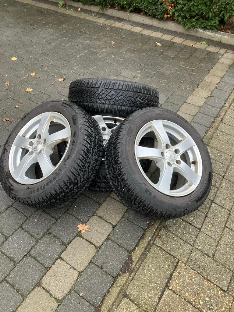 winterbanden op velg, Autos : Pièces & Accessoires, Pneus & Jantes, Pneu(s), Pneus hiver, 16 pouces, 215 mm, Véhicule de tourisme