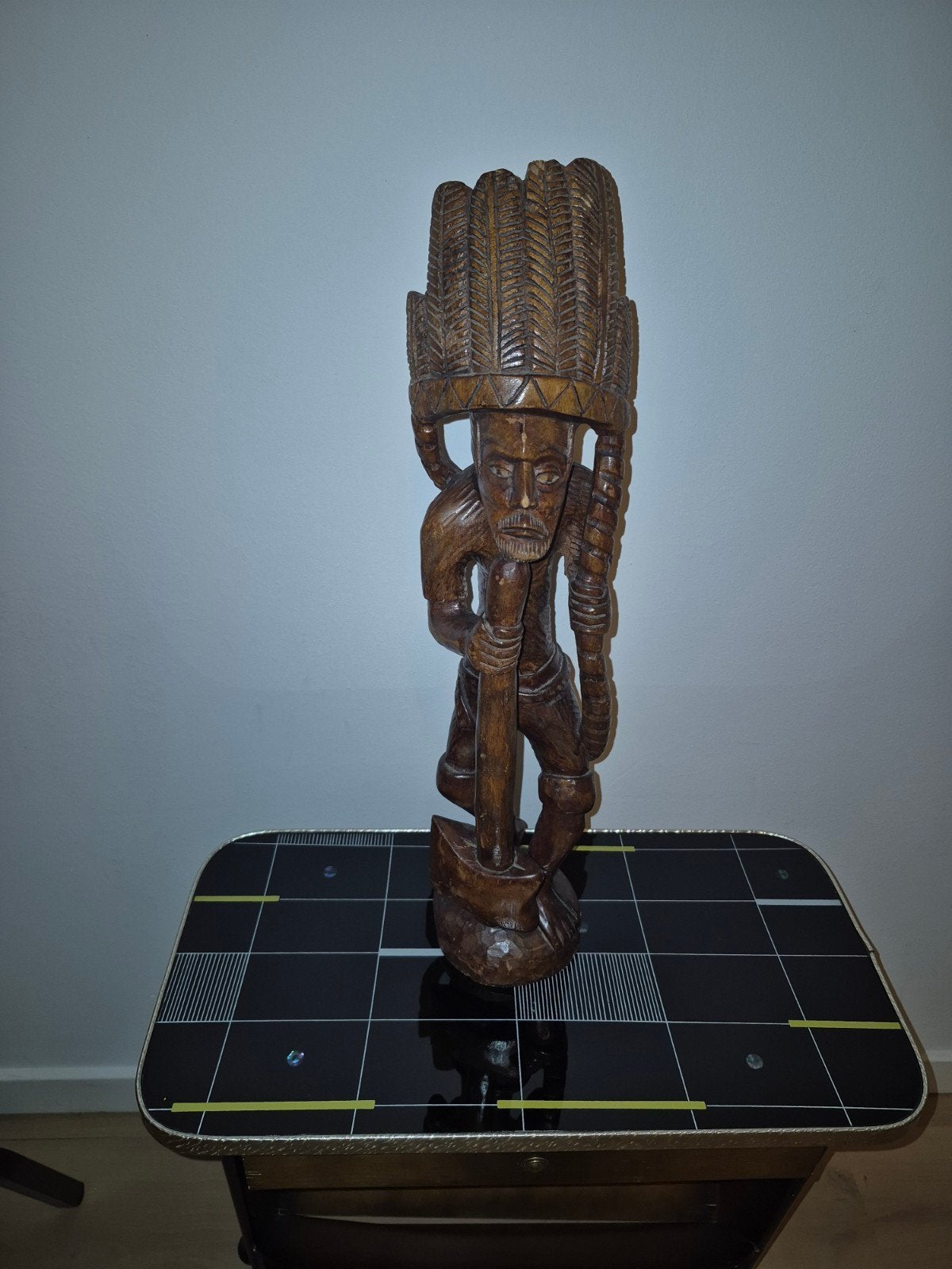 Belle statue africaine en bois sculptée à la main, Enlèvement ou Envoi