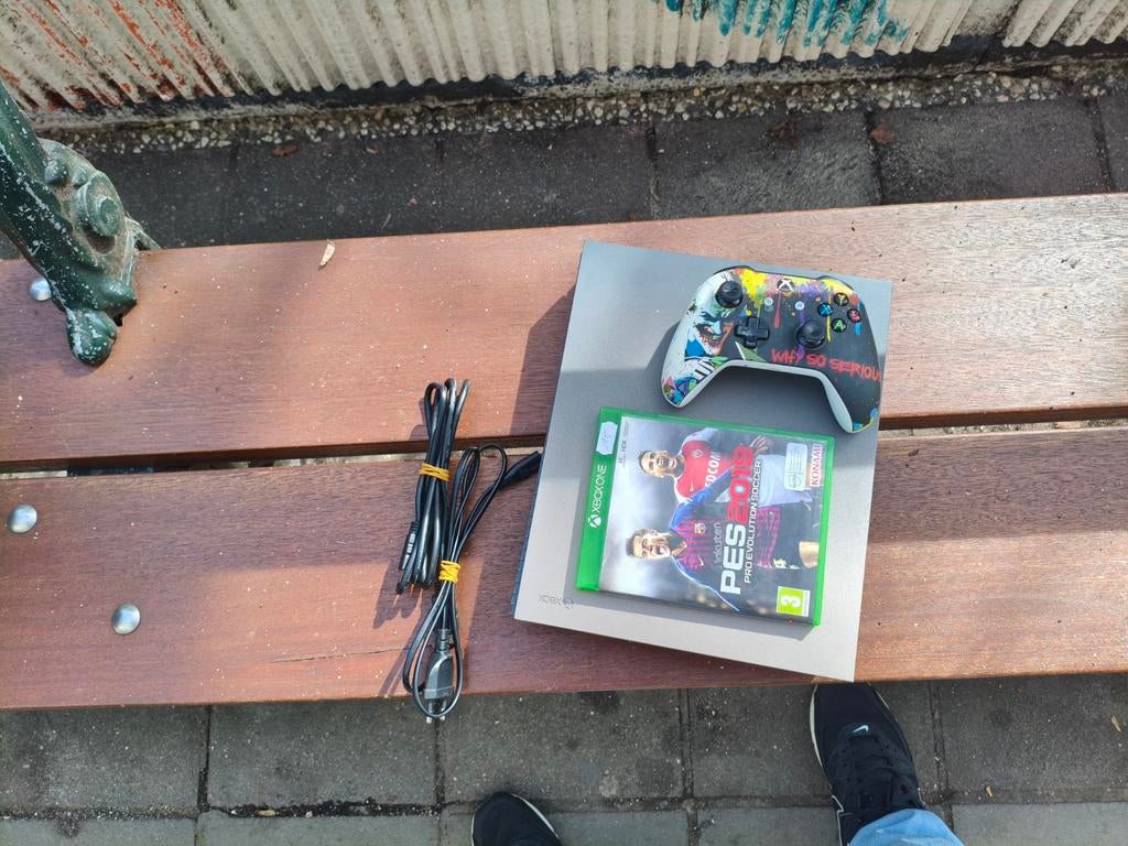 XBOX One X - Battlefield Edition + Controller + 1 game PES, Games en Spelcomputers, Gebruikt, Xbox One, Ophalen of Verzenden, Met harde schijf