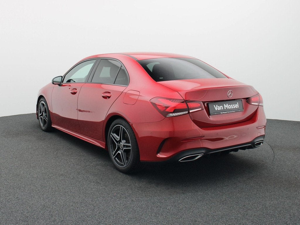 Mercedes-Benz A-Klasse 180 AMG Line Sedan + NIGHTPAKKET + LE, Autos, Achat, Entreprise, Entretenue par le concessionnaire, 1365 kg