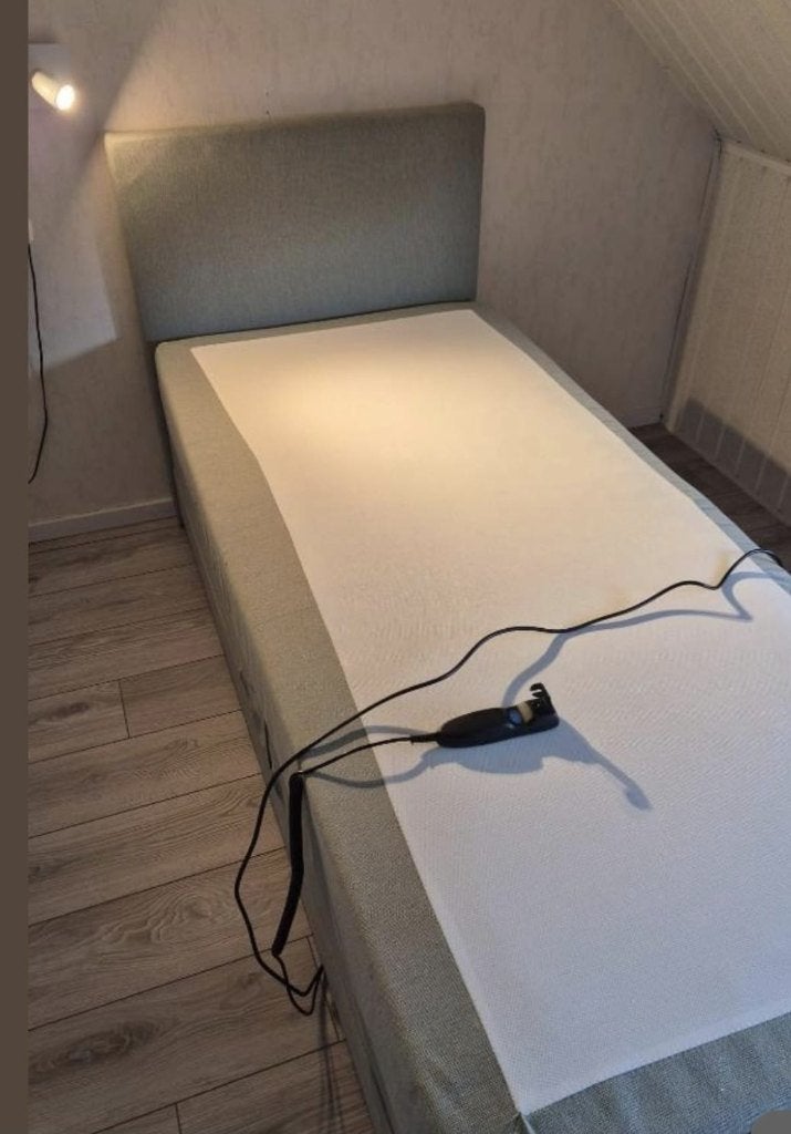 Bezorging is mogelijk 90x200 inzgs complete boxspring bed, 90 cm, Eenpersoons, Ophalen of Verzenden, Zo goed als nieuw