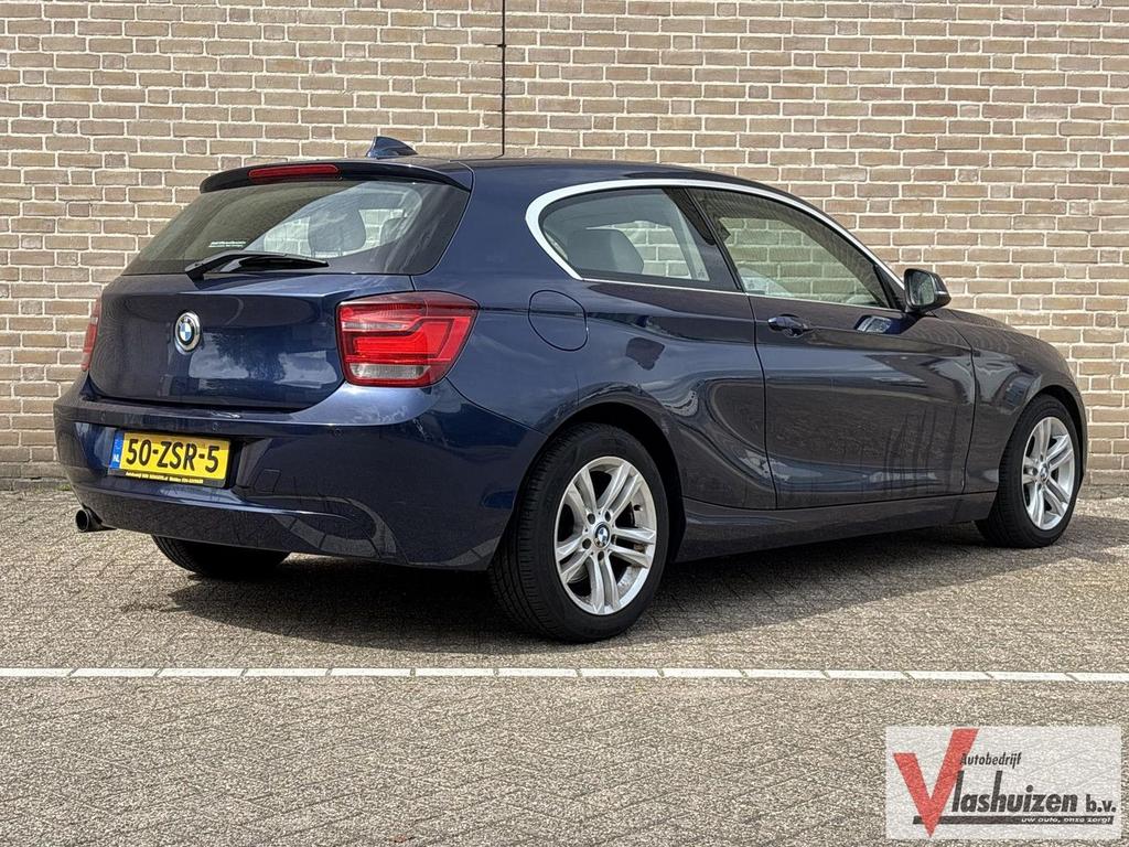 BMW 114 1-serie 114i EDE Business+ | Leder | Climate | Navi, Auto's, 1 Reeks, Blauw, 124 g/km, Cruise Control
