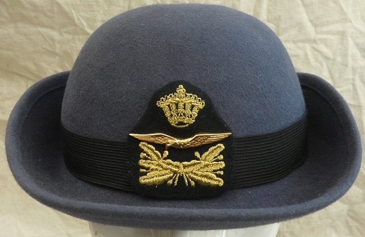 Hoed, Uniform DT, Onderoff, Vrouwen, KLu, maat 56, 1990s.(2), Enlèvement ou Envoi, Armée de l'air, Vêtements ou Chaussures