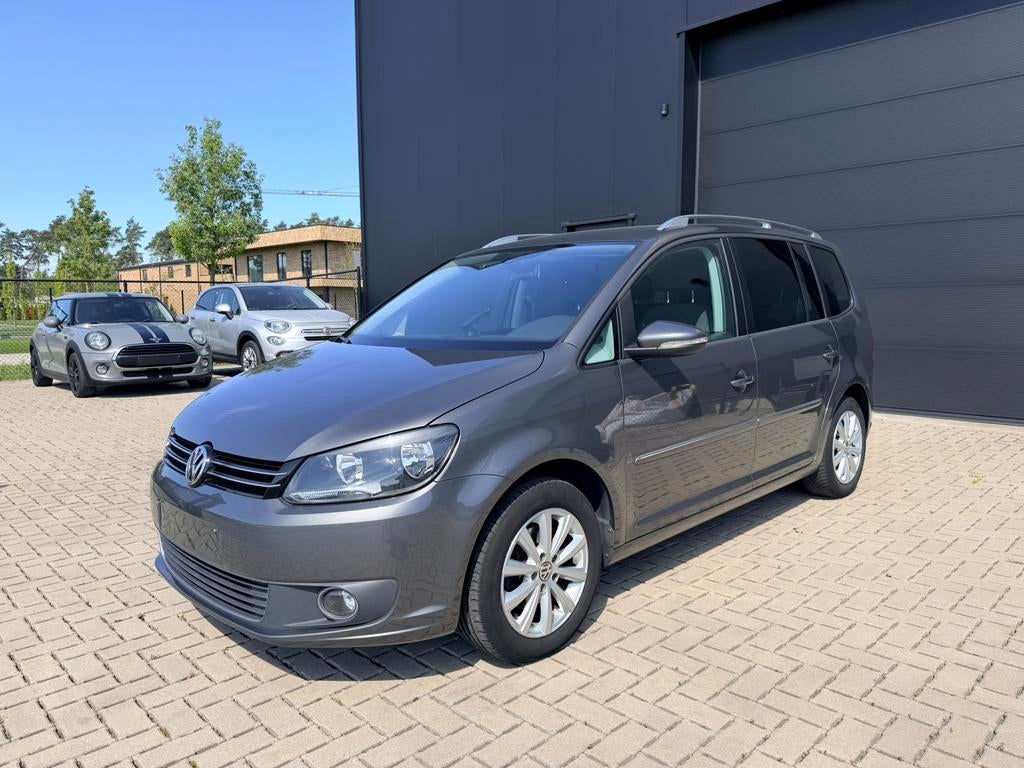 VW Touran 1.6 TDI - DSG - Alcantara - Camera - Gekeurd, Auto's, Automaat, Euro 5, Alcantara, Bedrijf