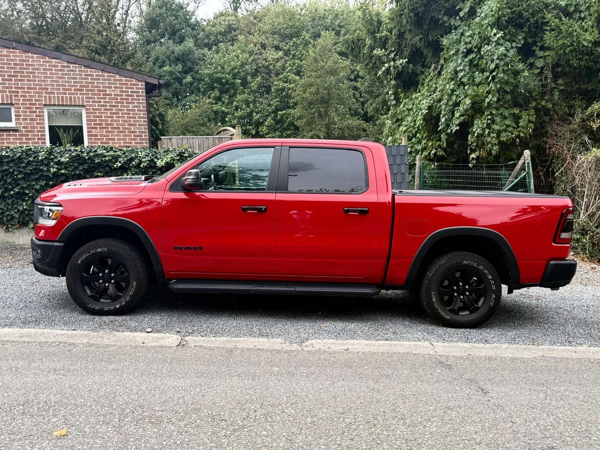 Dodge Ram 1500 REBEL HEMI E-TORQUE LPG 200L COCKPIT HEAD-UP, Auto's, Dodge, Automaat, 4 deurs, Gebruikt, Parkeersensor