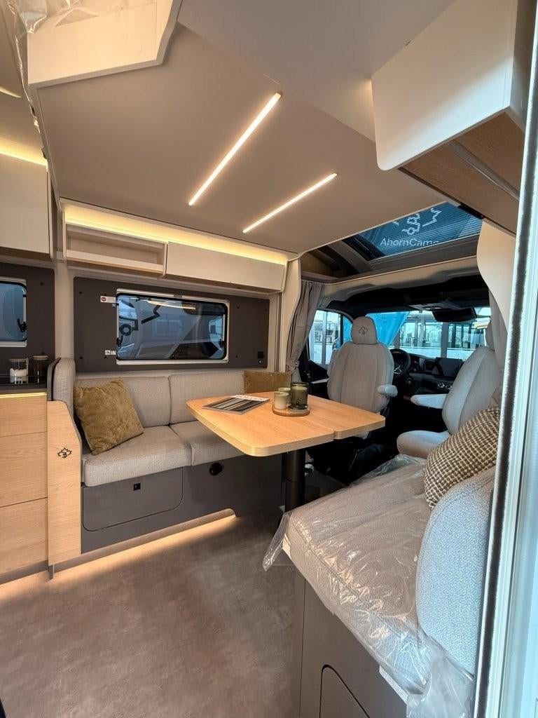 Ahorn Camp T 680 (2026) - compact ruimtewonder + hefbed, Caravanes & Camping, Camping-cars, Autres marques, 6 à 7 mètres, Marchepied électrique