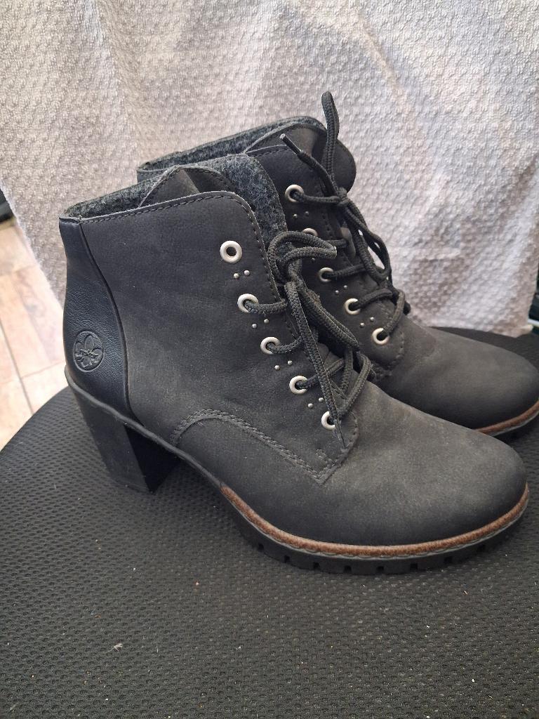 Bottines noires à lacets taille 40, Rieker, Kleding | Dames, Schoenen, Gedragen, Lage of Enkellaarzen, Zwart, Ophalen