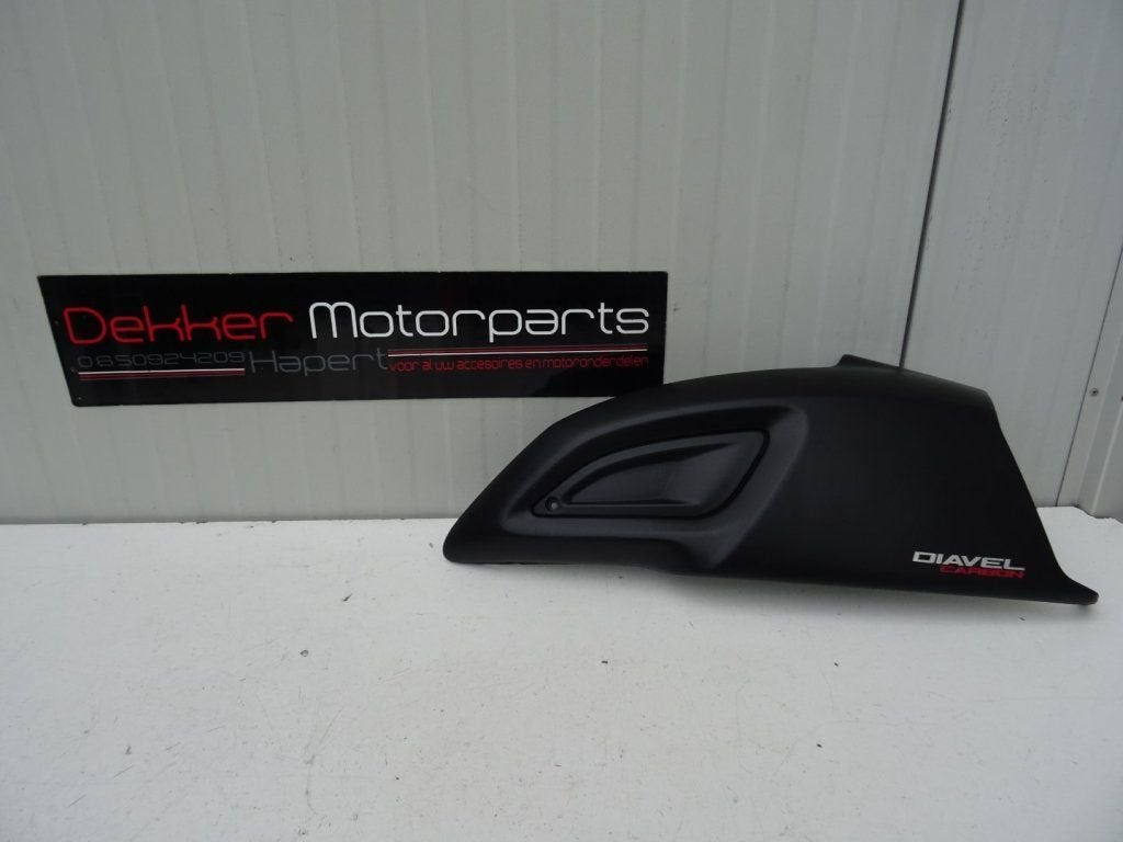 Rechter Tankkap / Zeikap Ducati Diavel 1200 2011-2013-2014, -, Utilisé, -, -