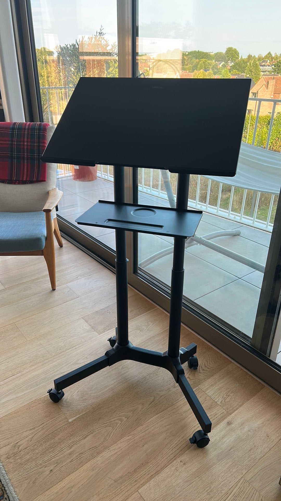 Standing sofa laptop desk - adjustable and on wheels, Enlèvement, Comme neuf