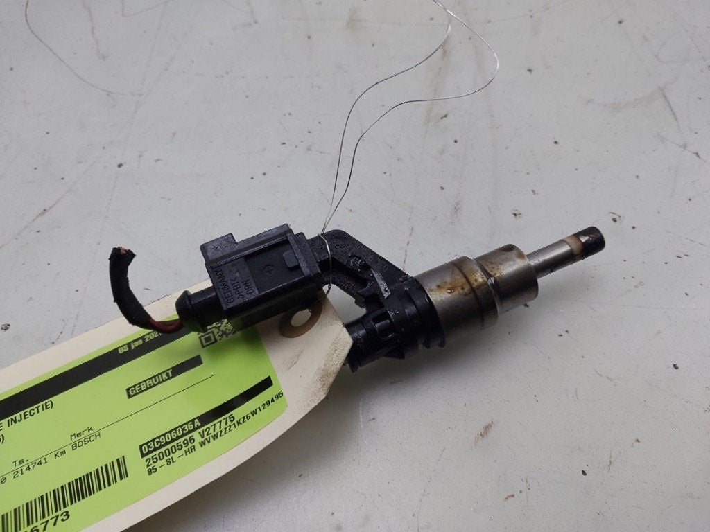 INJECTEUR Volkswagen Golf V (1K1) (|03C906036A|0261500016|), Robert Bosch AG, Volkswagen, Utilisé, Robert-Bosch-Allee 1
74232  Abstatt, DE